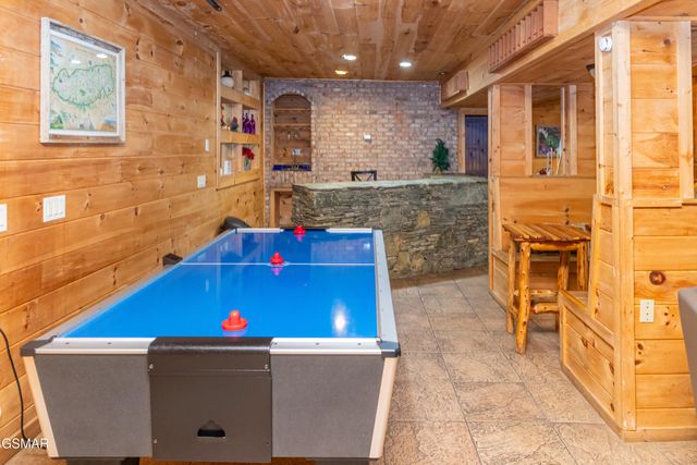 829 Boone Acres Lane, Pigeon Forge, TN 37863