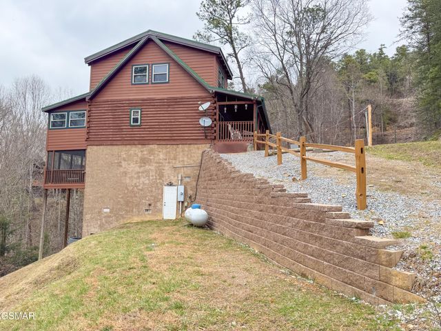 829 Boone Acres Lane, Pigeon Forge, TN 37863