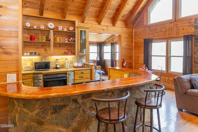 829 Boone Acres Lane, Pigeon Forge, TN 37863