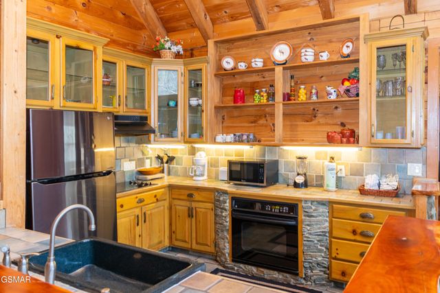 829 Boone Acres Lane, Pigeon Forge, TN 37863