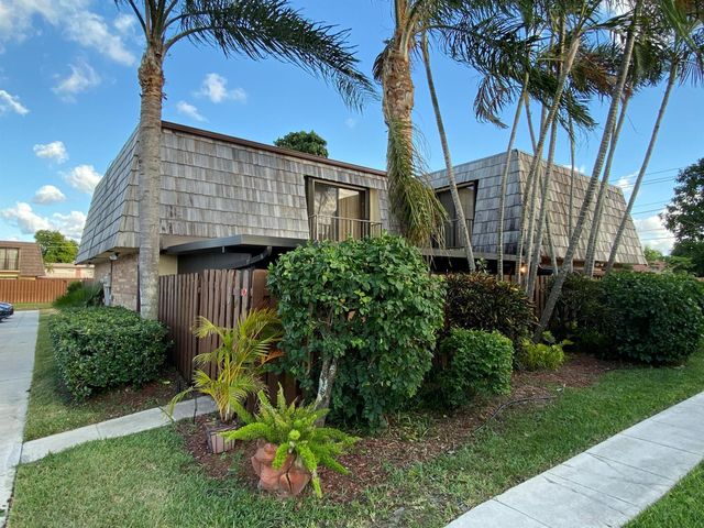 1011 Springdale Circle, Palm Springs, FL 33461