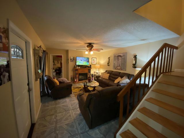 1011 Springdale Circle, Palm Springs, FL 33461