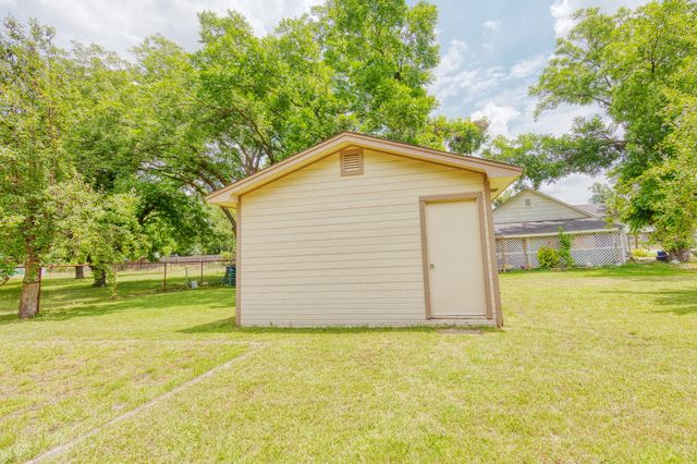 308 W White Street, Pilot Point, TX 76258