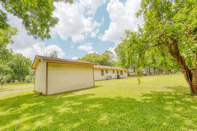 308 W White Street, Pilot Point, TX 76258