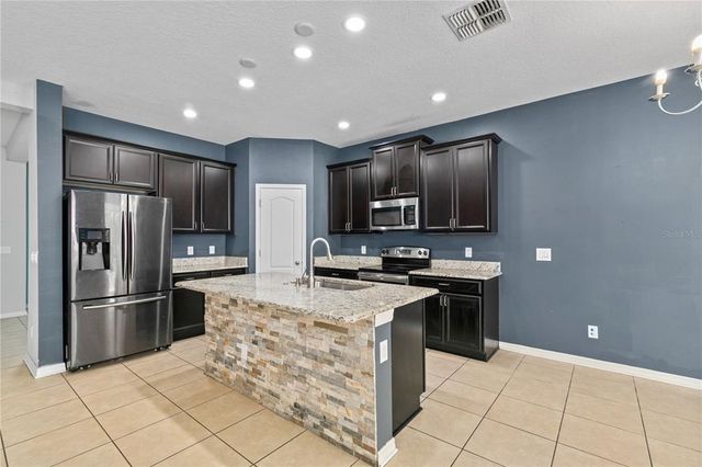 2572 LIMERICK CIRCLE, Grand Island, FL 32735