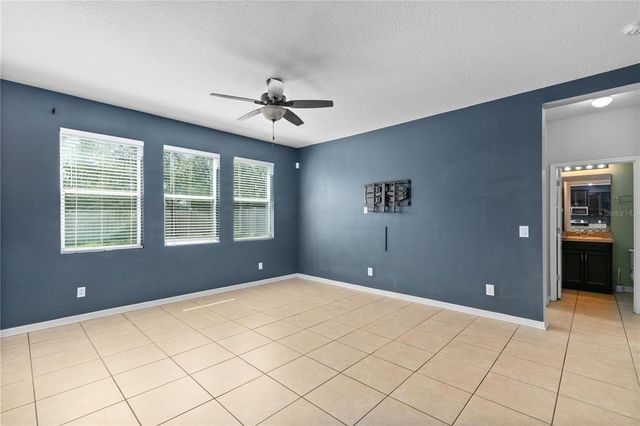 2572 LIMERICK CIRCLE, Grand Island, FL 32735