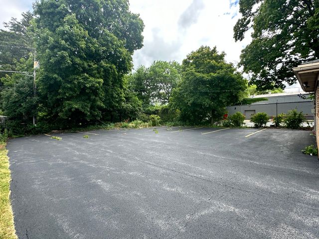 721 E Roosevelt Road, Wheaton, IL 60187