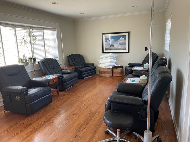 721 E Roosevelt Road, Wheaton, IL 60187
