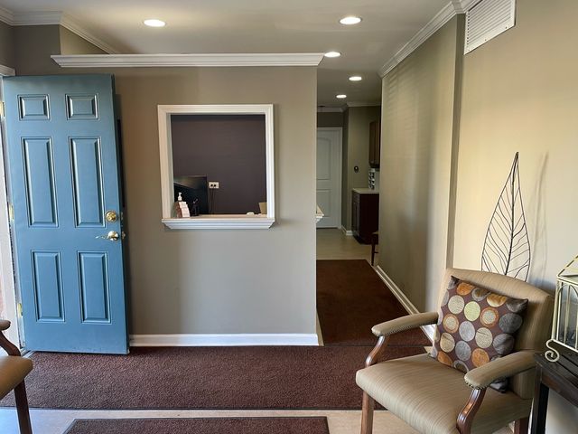 721 E Roosevelt Road, Wheaton, IL 60187