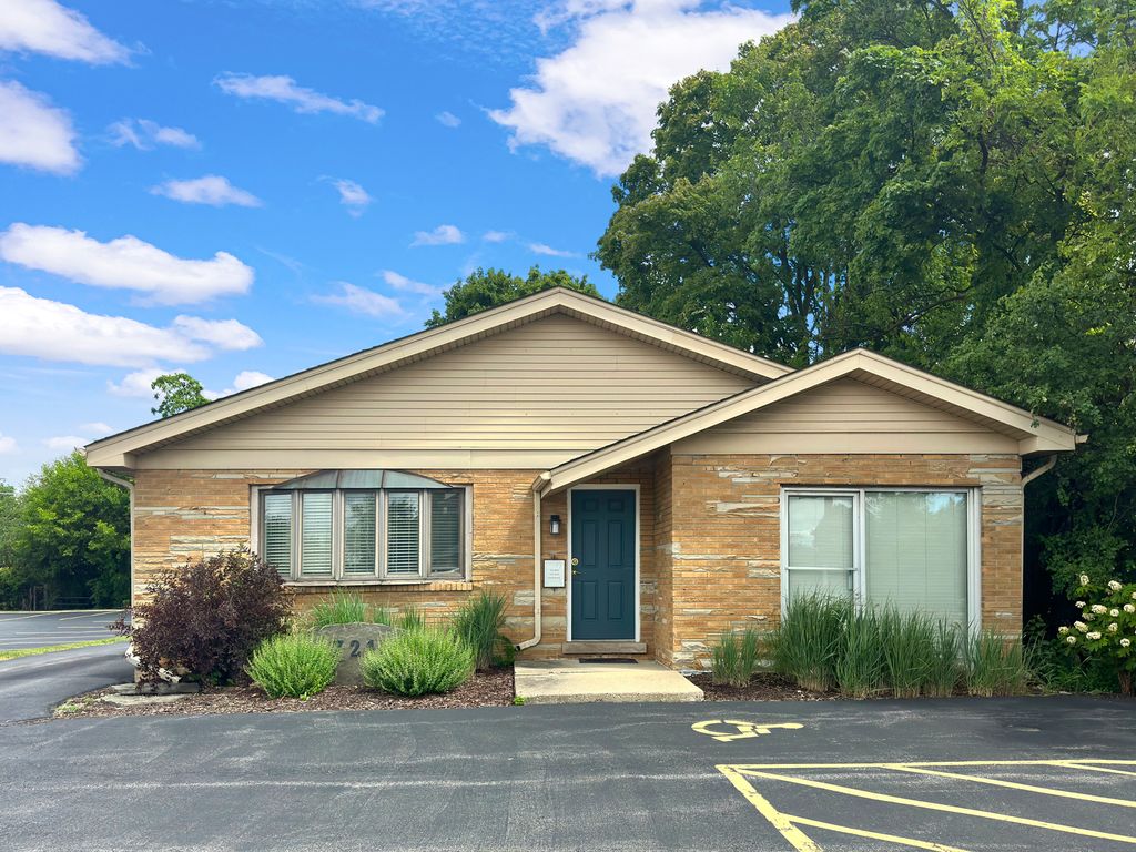 721 E Roosevelt Road, Wheaton, IL 60187