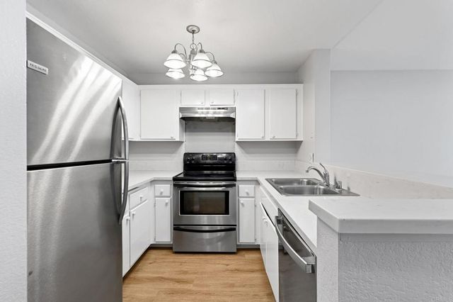 3440 Lebon Dr 4217, University City, CA 92122