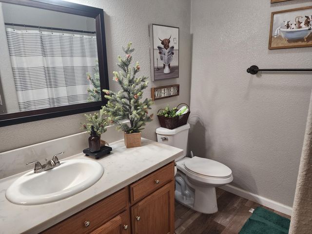 1750 Riesling Street, Tulare, CA 93274