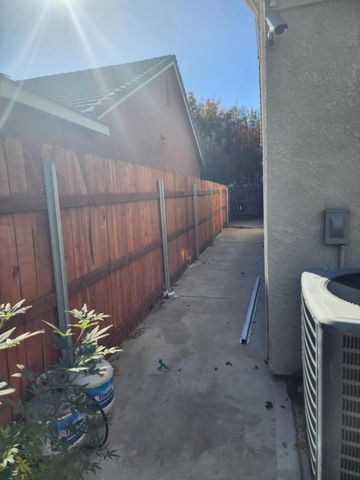 1750 Riesling Street, Tulare, CA 93274