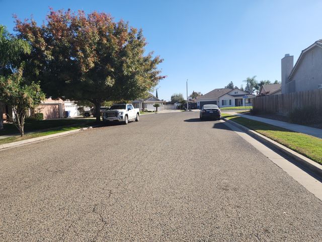 1750 Riesling Street, Tulare, CA 93274