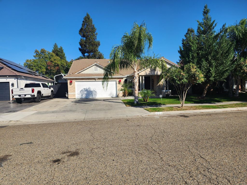 1750 Riesling Street, Tulare, CA 93274