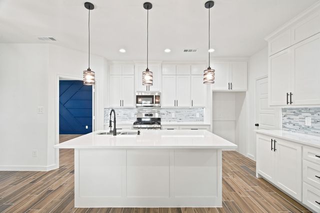 1038 Barton Avenue, Glenn Heights, TX 75154