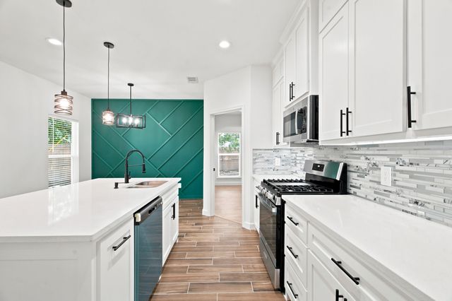 1038 Barton Avenue, Glenn Heights, TX 75154