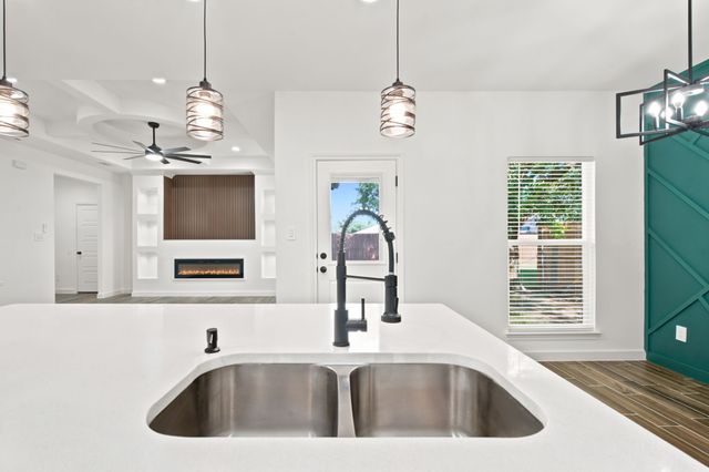 1038 Barton Avenue, Glenn Heights, TX 75154
