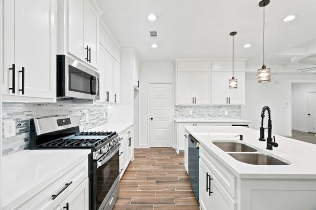 1038 Barton Avenue, Glenn Heights, TX 75154