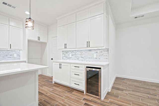 1038 Barton Avenue, Glenn Heights, TX 75154