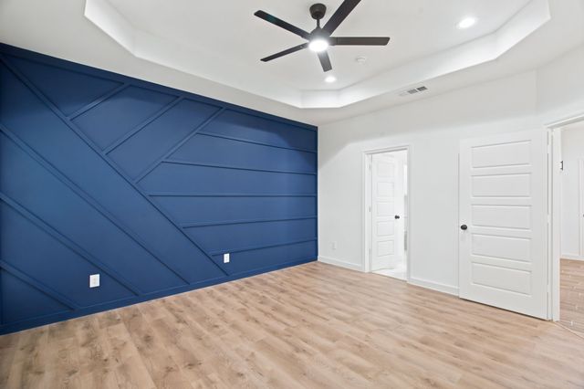 1038 Barton Avenue, Glenn Heights, TX 75154
