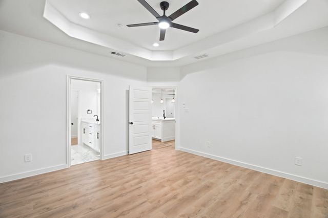 1038 Barton Avenue, Glenn Heights, TX 75154