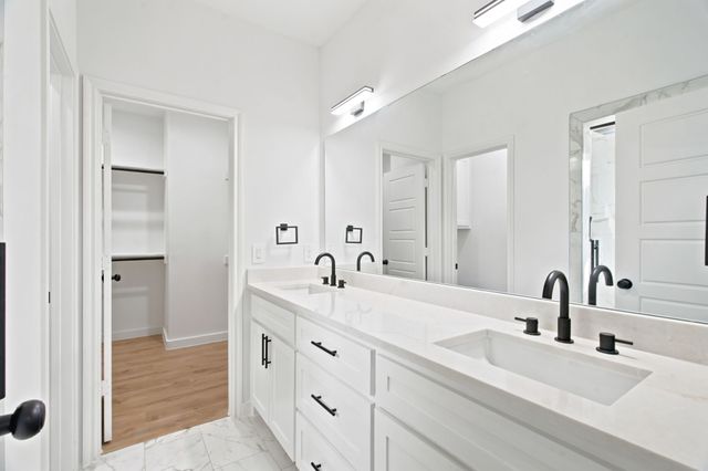 1038 Barton Avenue, Glenn Heights, TX 75154