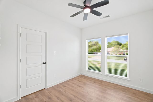 1038 Barton Avenue, Glenn Heights, TX 75154