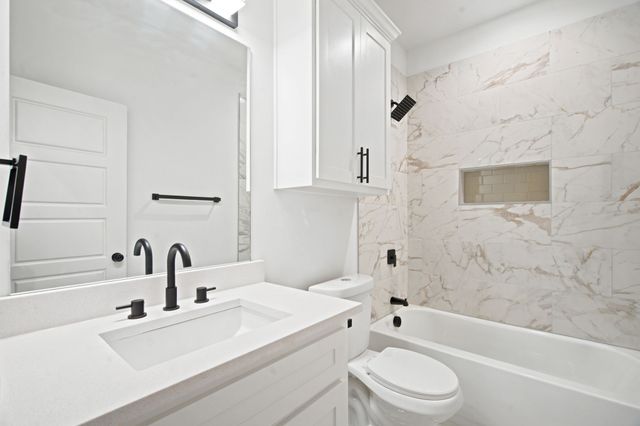 1038 Barton Avenue, Glenn Heights, TX 75154