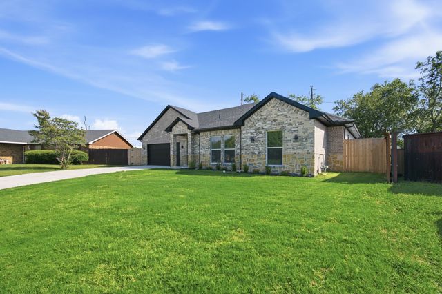 1038 Barton Avenue, Glenn Heights, TX 75154