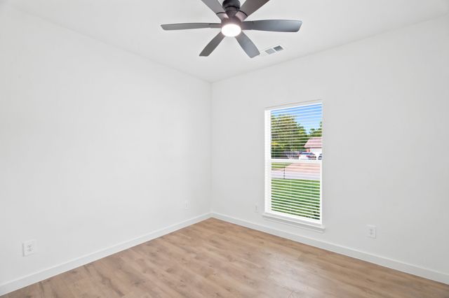 1038 Barton Avenue, Glenn Heights, TX 75154