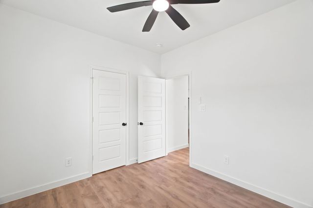 1038 Barton Avenue, Glenn Heights, TX 75154