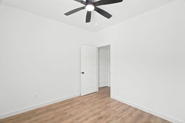 1038 Barton Avenue, Glenn Heights, TX 75154