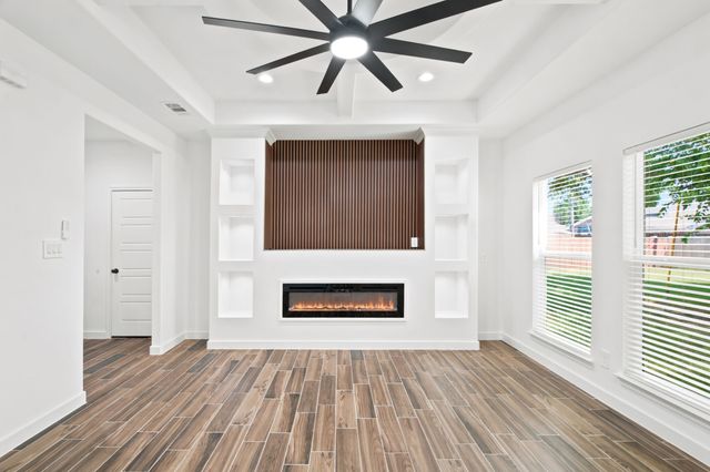 1038 Barton Avenue, Glenn Heights, TX 75154
