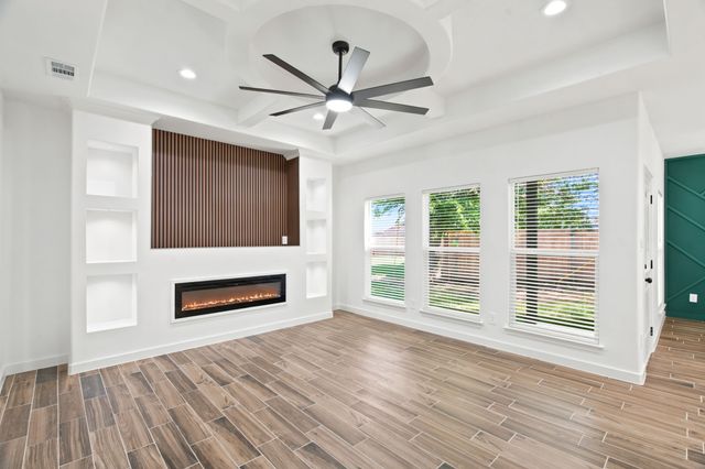 1038 Barton Avenue, Glenn Heights, TX 75154