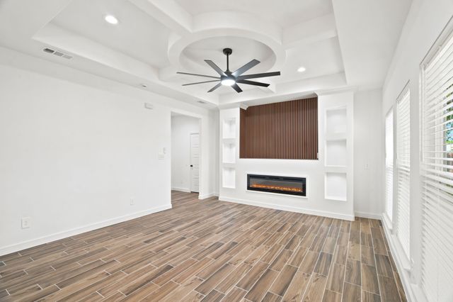 1038 Barton Avenue, Glenn Heights, TX 75154
