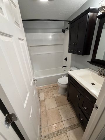 28 Mildred Ave 1, Worcester, MA 01603