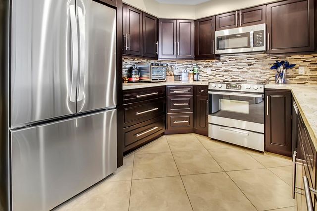 6684 NW 23rd Terrace, Boca Raton, FL 33496