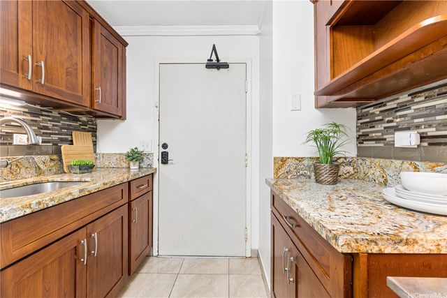 2465 Kuhio Avenue 304, Honolulu, HI 96815