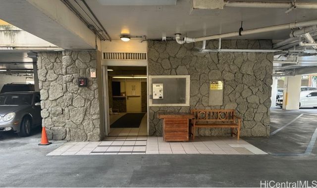 2465 Kuhio Avenue 304, Honolulu, HI 96815