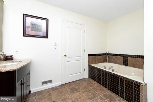 1304 SASSAFRAS LN, Williamstown, NJ 08094