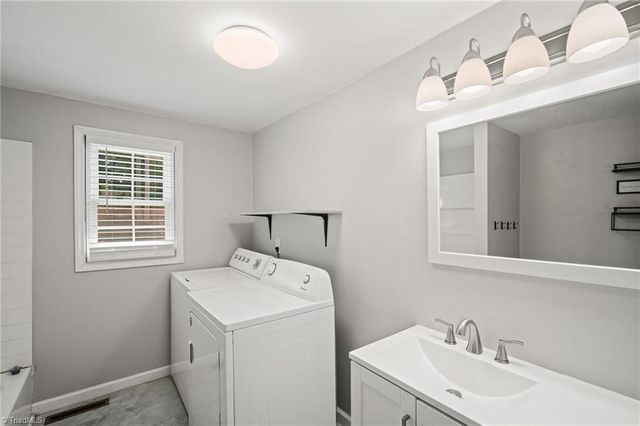59 Park Circle, Lexington, NC 27295