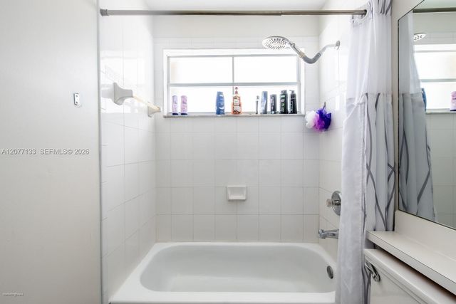 8126 NW 199th Terrace, Hialeah, FL 33015