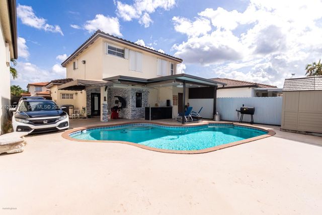 8126 NW 199th Terrace, Hialeah, FL 33015