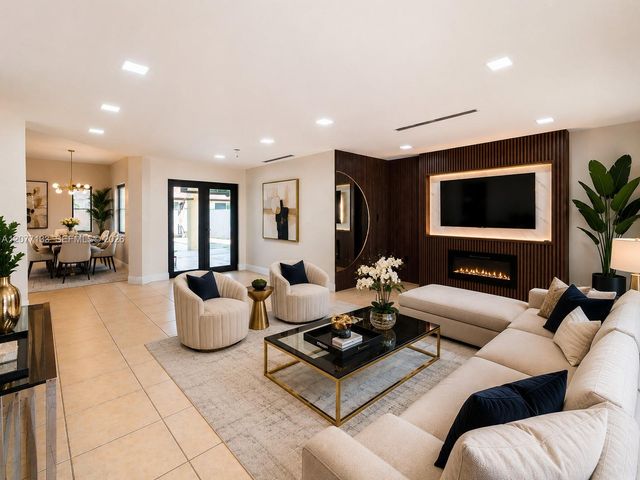 8126 NW 199th Terrace, Hialeah, FL 33015