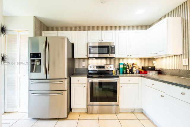 8126 NW 199th Terrace, Hialeah, FL 33015