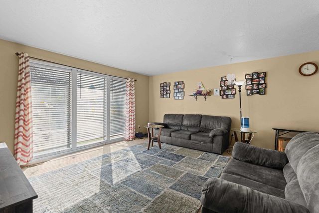 902 S Calvin Rd, Spokane Valley, WA 99037