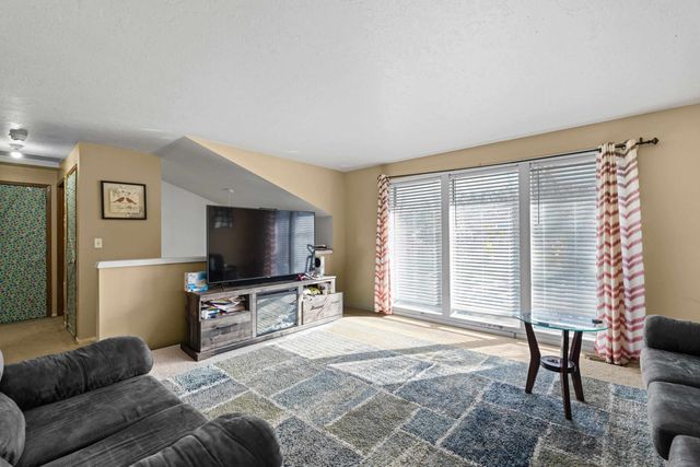 902 S Calvin Rd, Spokane Valley, WA 99037