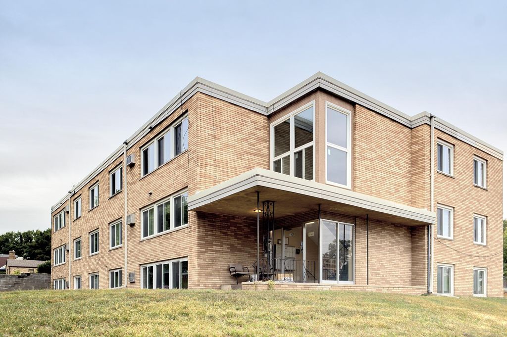 1900 Vincent Avenue N, Minneapolis, MN 55411 — exterior