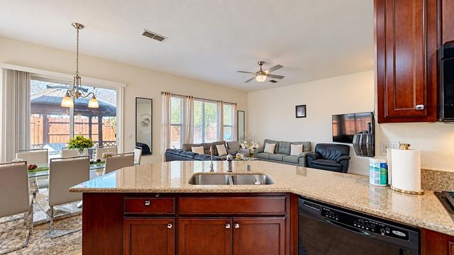 4403 Cherry Blossom Ln, Turlock, CA 95382